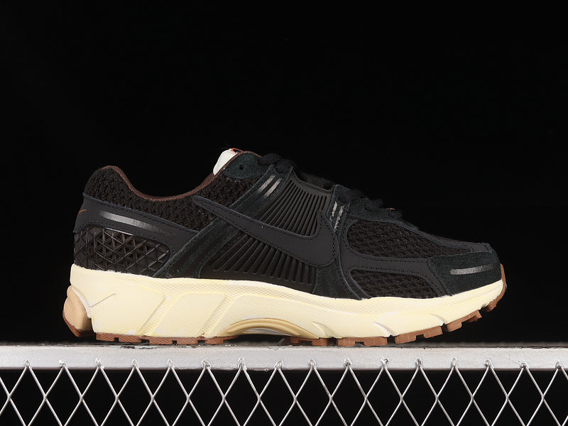 NikeMens Zoom Vomero 5 - Black Sesame