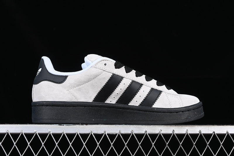 adidasMens Campus 00s - Panda