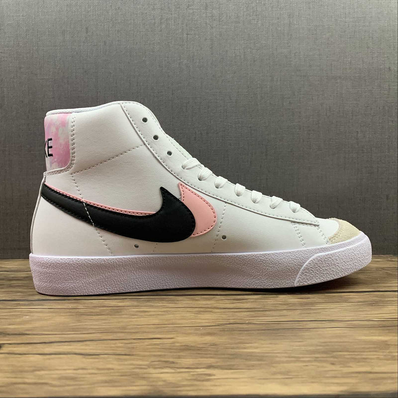 NikeWMNS Blazer Mid 77 - Double Swoosh