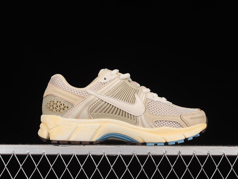NikeMens Zoom Vomero 5 - Oatmeal