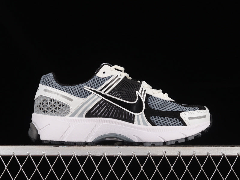 NikeUnisex Zoom Vomero 5 - Grey/Black