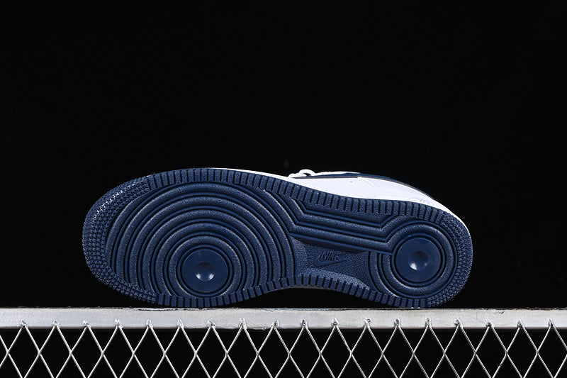 NikeUnisex Air Force 1 - White/Navy