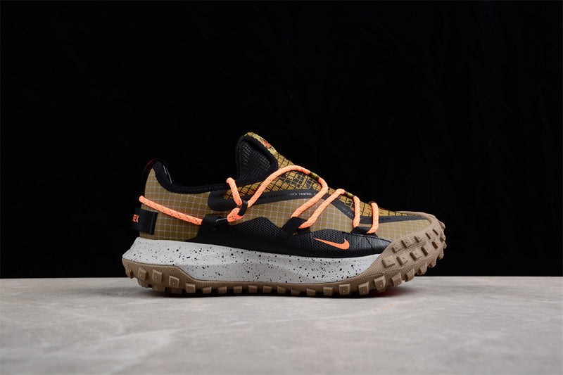 NikeMens ACG Mountain Fly Low Gore-Tex SE - Hazel Rush