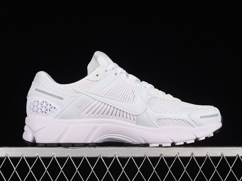 NikeMens Zoom Vomero 5 - VAST GREY