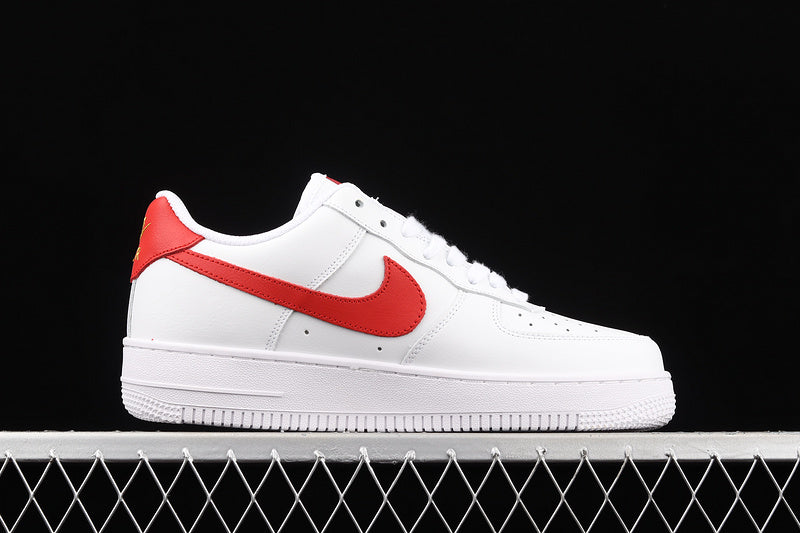 NikeWMNS Air Force AF1 Essential - Gym Red