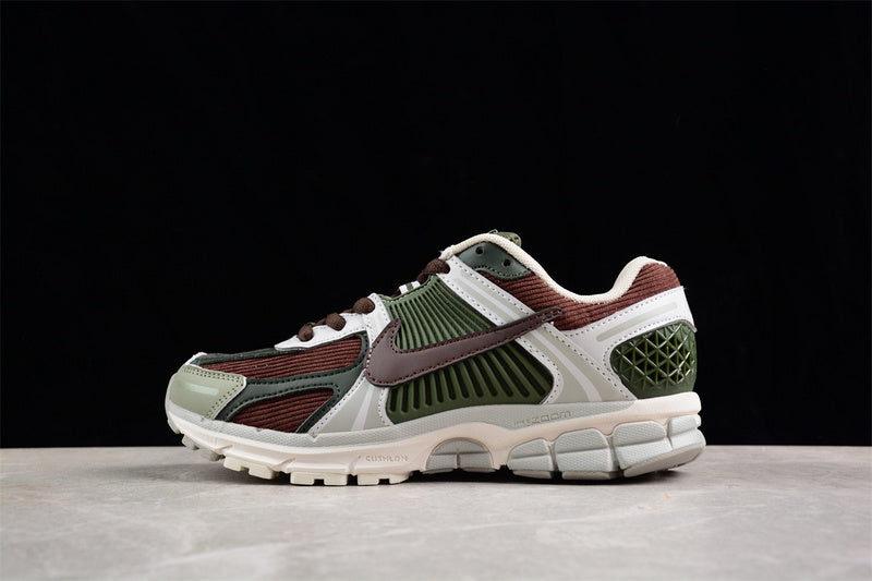 NikeUnisex Zoom Vomero 5 - Nature