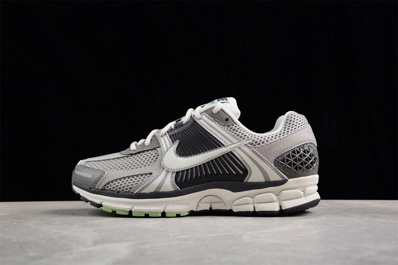 NikeUnisex Air Zoom Vomero 5 - Cobblestone