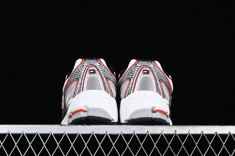 New Balance 740 - Silver/Red