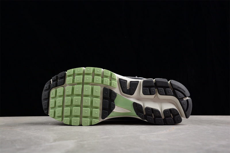 NikeUnisex Air Zoom Vomero 5 - Cobblestone