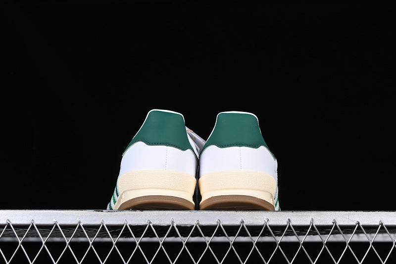 adidasOriginals Jeans - White