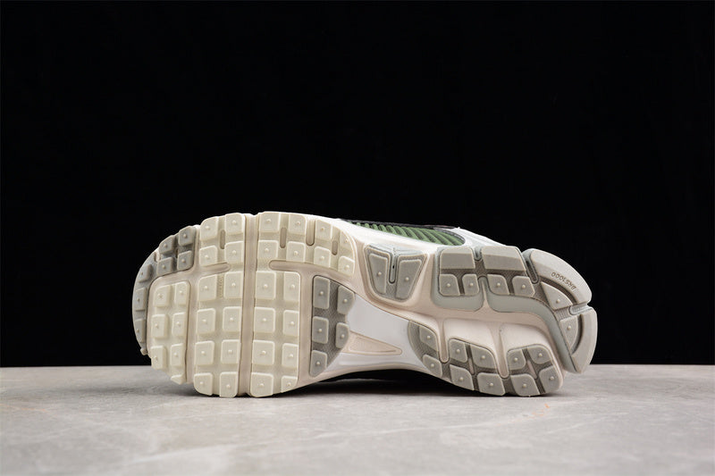 NikeMens Zoom Vomero 5 - Nature