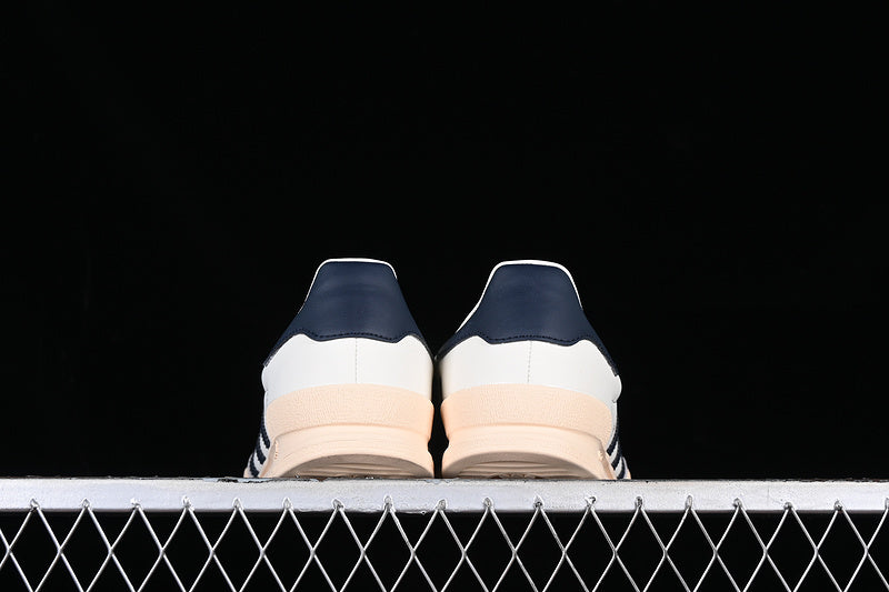 adidasOriginals Jeans - White