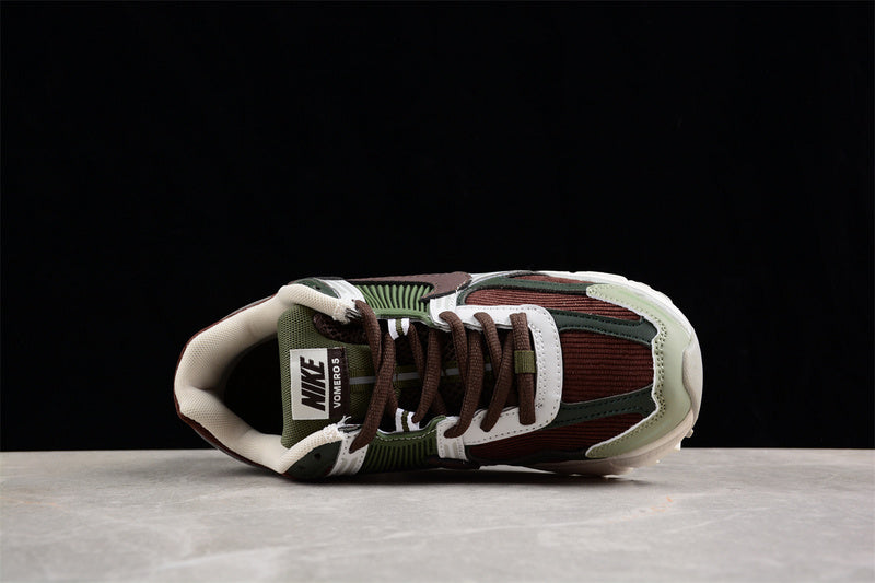 NikeMens Zoom Vomero 5 - Nature