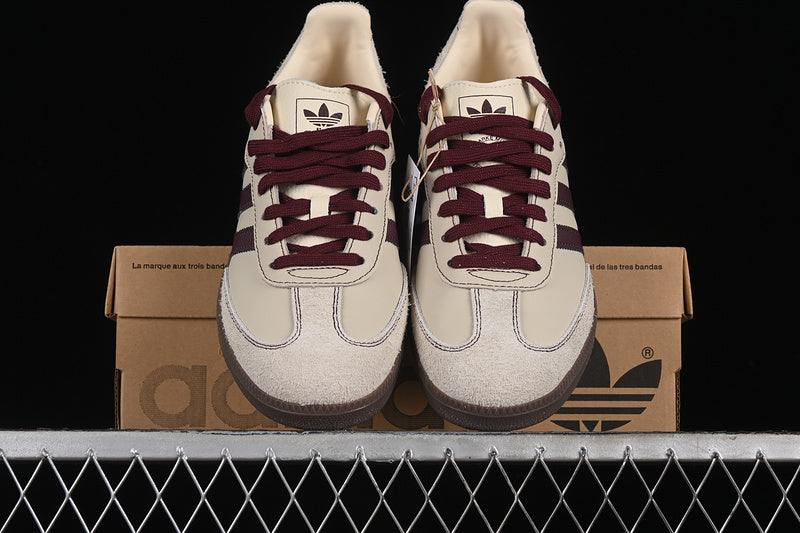 adidasUnisex Samba - Wonder White/Maroon