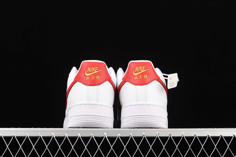 NikeWMNS Air Force AF1 Essential - Gym Red
