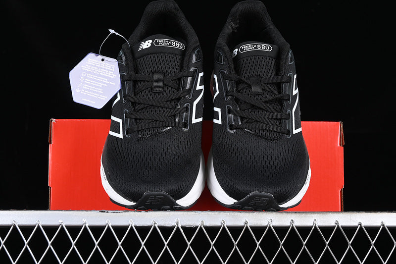 New Balance 880 - Black