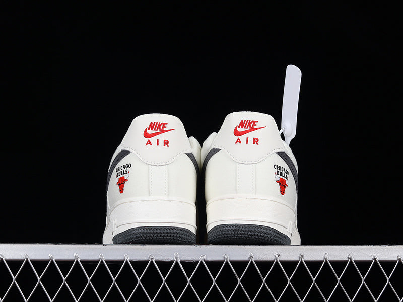 NikeMens Air Force 1 AF1 - Chicago Bulls