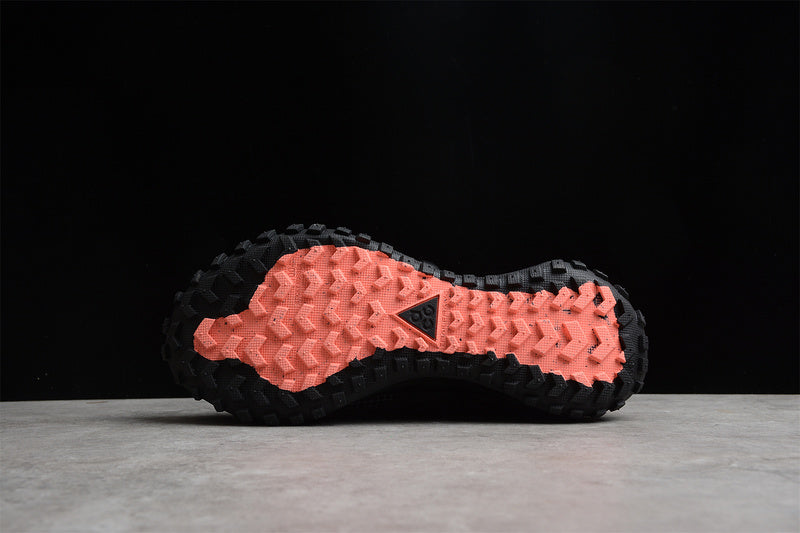 NikeMens ACG Mountain Fly Low Anthracite- Black