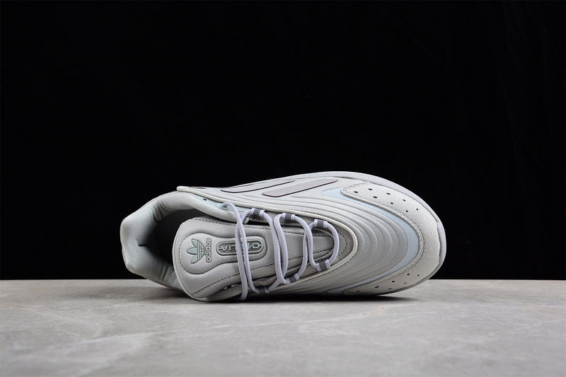 adidasUnisex Ozelia - Triple Grey