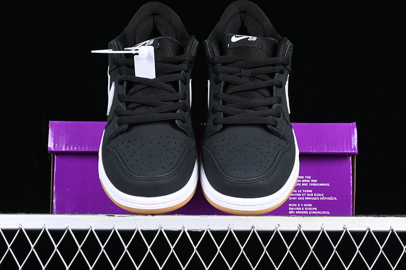 NikeSB Dunk Low - Black Gum