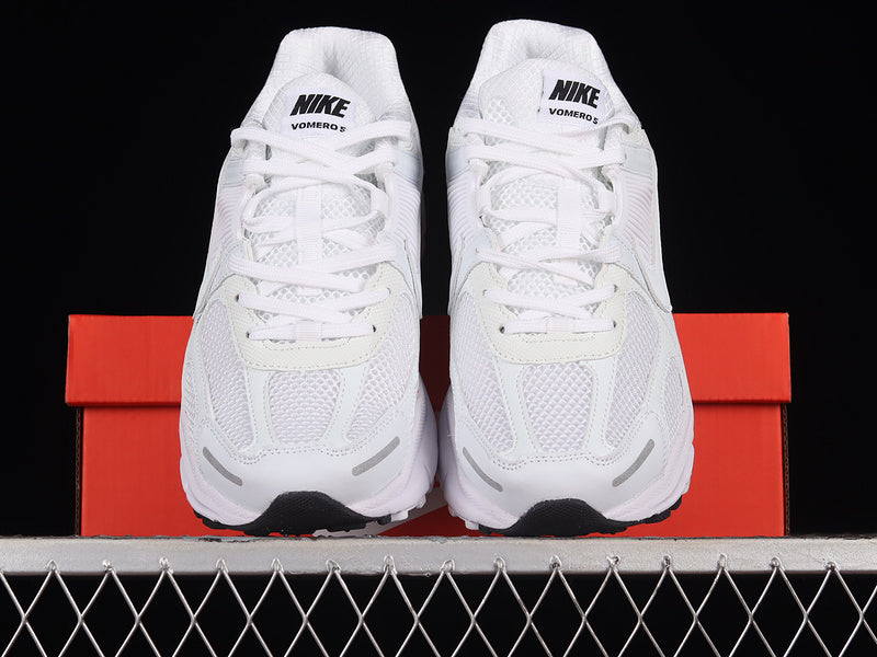 NikeMens Zoom Vomero 5 - VAST GREY