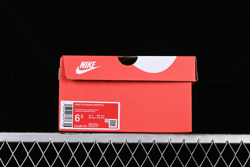 NikeUnisex Phoenix x Sacai Vapor Waffle - Yellow/Gold