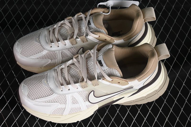 NikeUnisex V2k Run Light - Orewood Brown