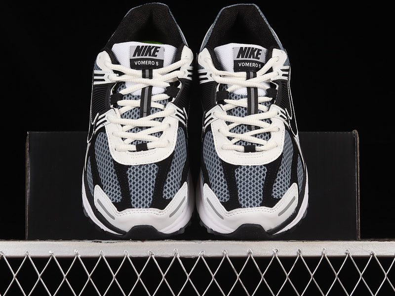 NikeUnisex Zoom Vomero 5 - Grey/Black