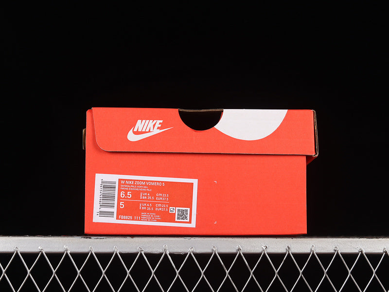 NikeMens Zoom Vomero 5 - Oatmeal