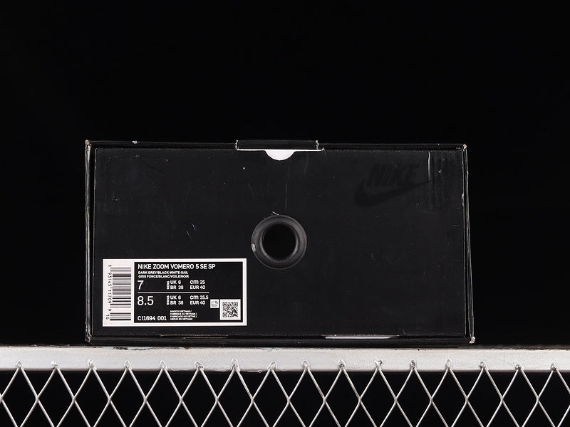 NikeUnisex Zoom Vomero 5 - Grey/Black