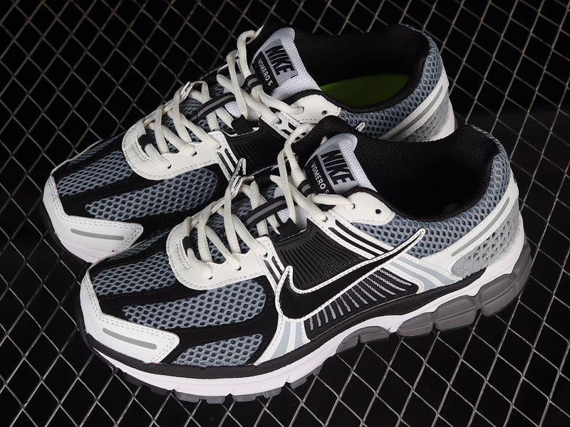 NikeUnisex Zoom Vomero 5 - Grey/Black