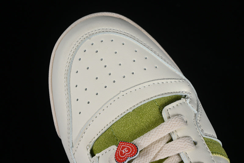 adidasMens Forum Low - The Grinch