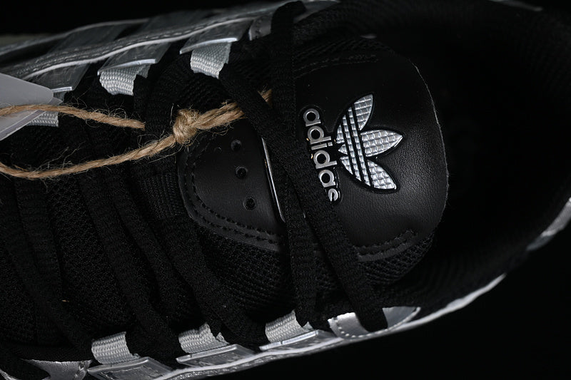 adidasUnisex Ozmillen - Silver Black