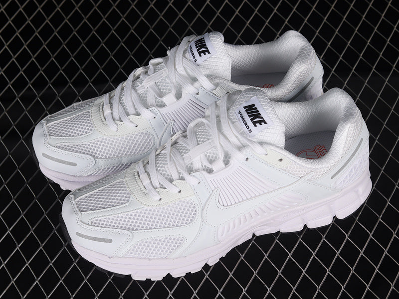 NikeMens Zoom Vomero 5 - VAST GREY
