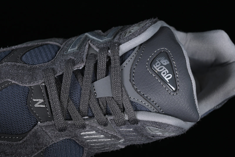 New Balance 9060 - Magnet
