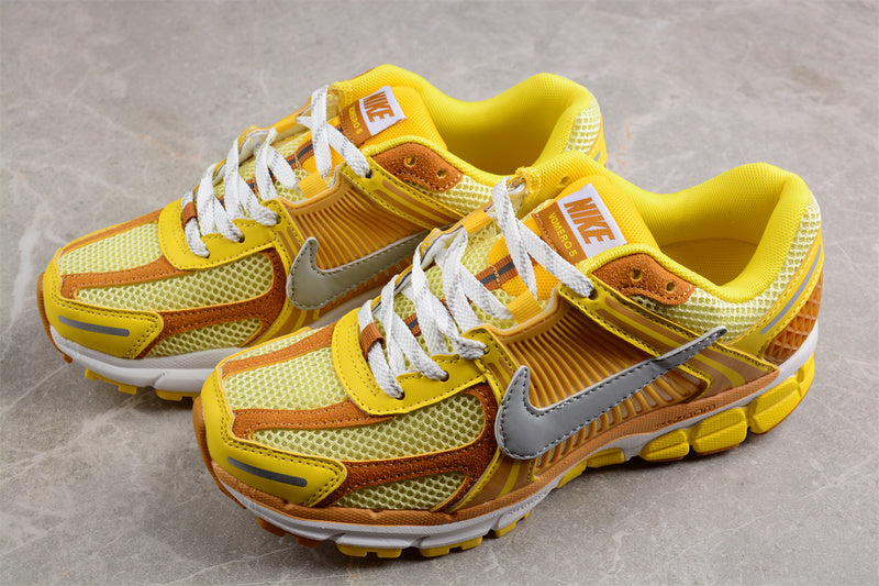 NikeMens Zoom Vomero 5 - Yellow Ochre