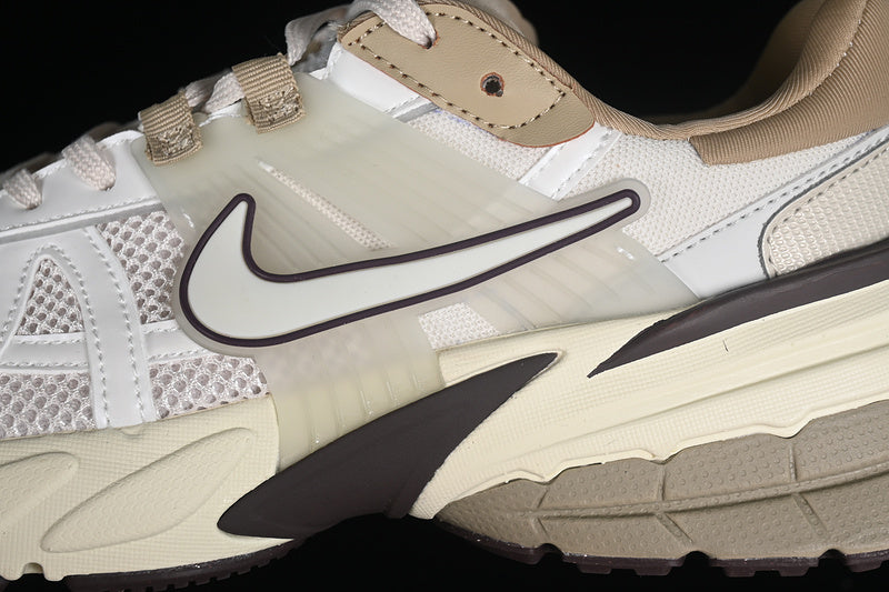 NikeUnisex V2k Run Light - Orewood Brown