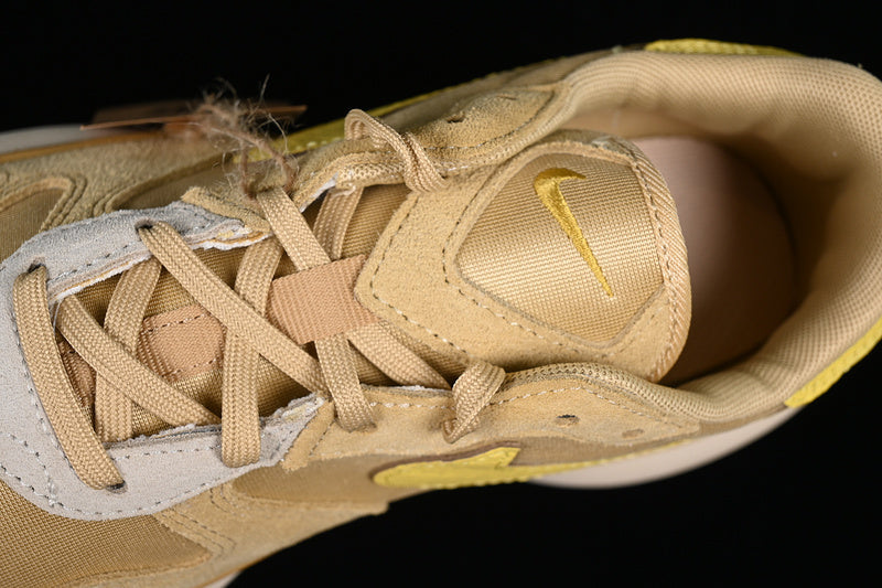 NikeUnisex Phoenix x Sacai Vapor Waffle - Yellow/Gold