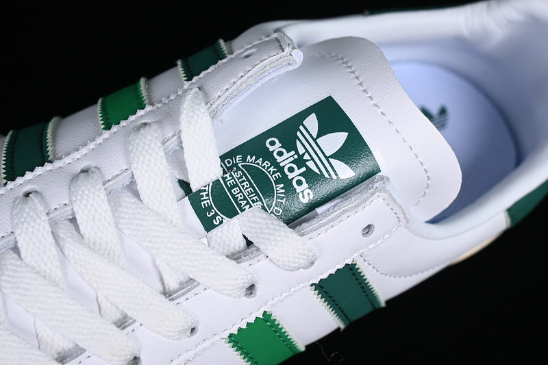 adidasOriginals Jeans - White