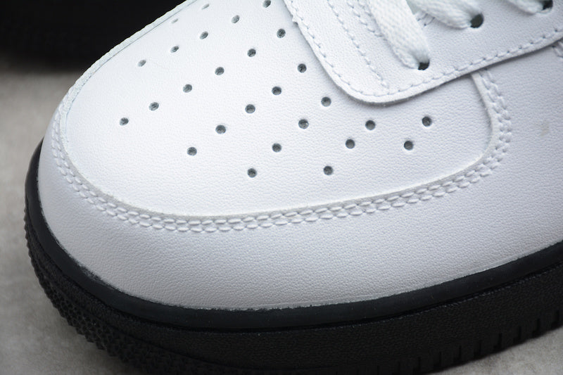 NikeUnisex Air Force 1 AF1 Low - Black Midsole