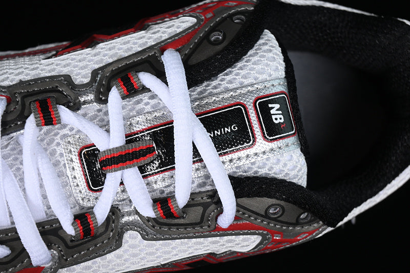 New Balance 740 - Silver/Red