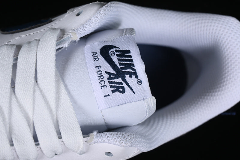 NikeUnisex Air Force 1 - White/Navy