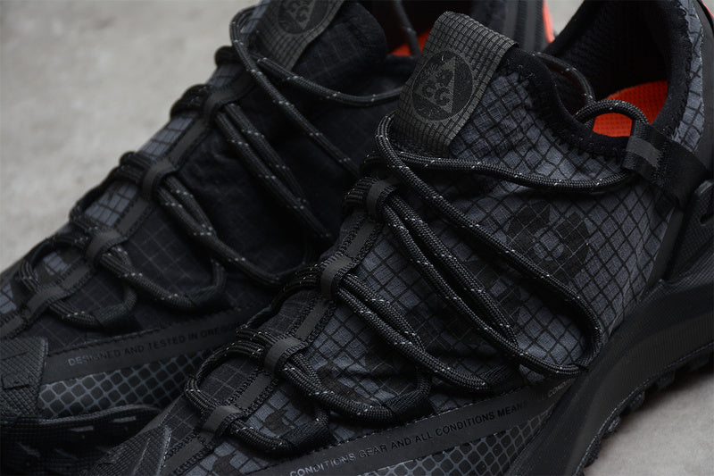 NikeMens ACG Mountain Fly Low Anthracite- Black