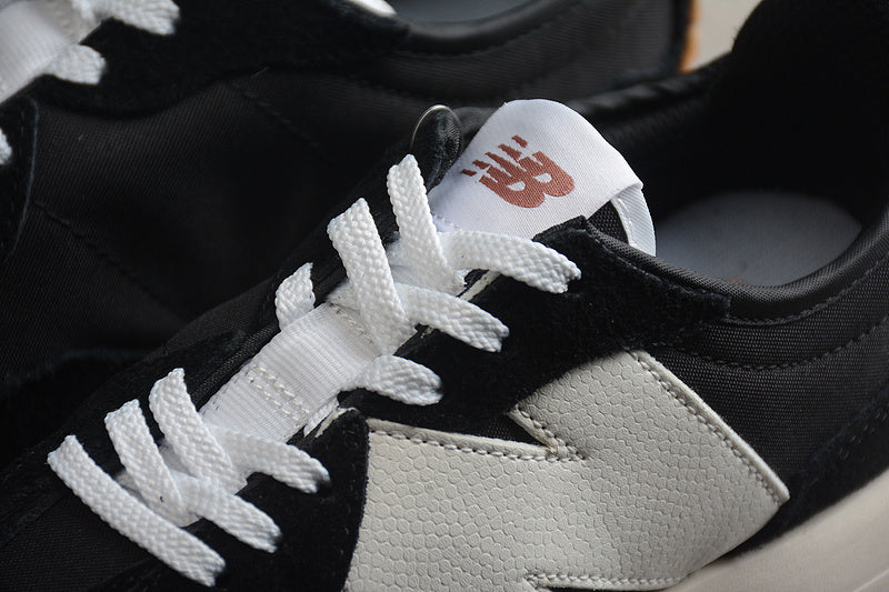 New Balance 327 - Black