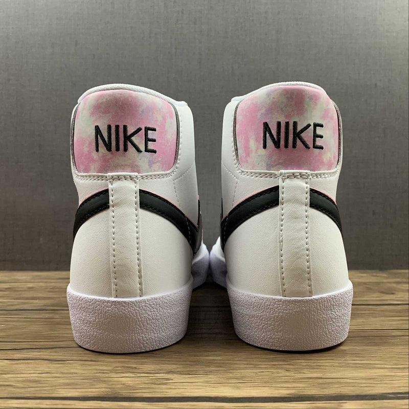 NikeWMNS Blazer Mid 77 - Double Swoosh