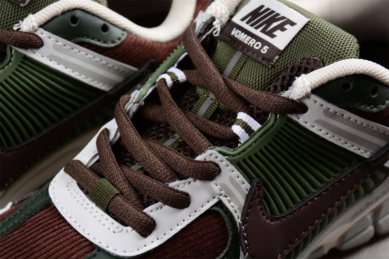 NikeMens Zoom Vomero 5 - Nature