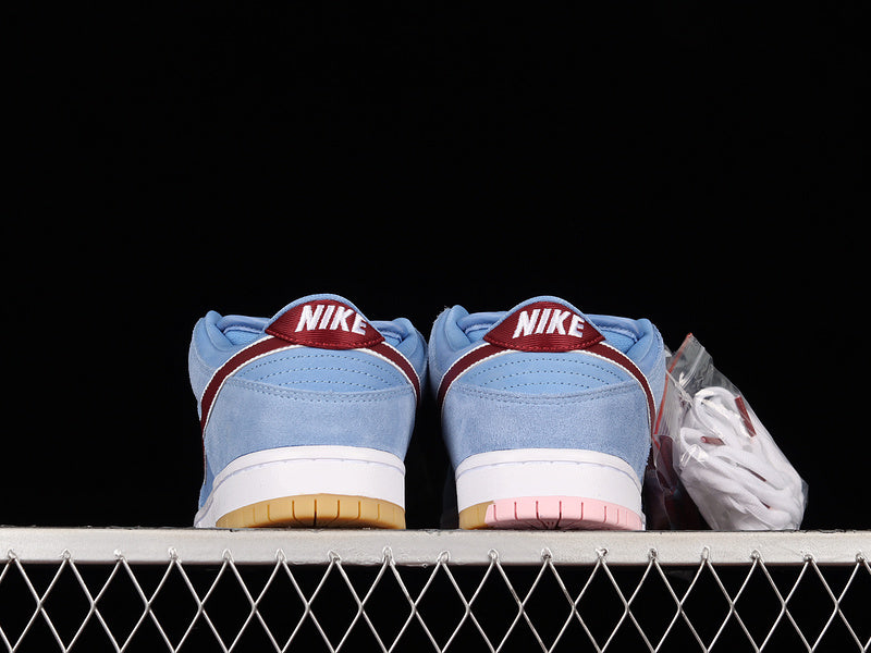 NikeSB Dunk Low - Phillies