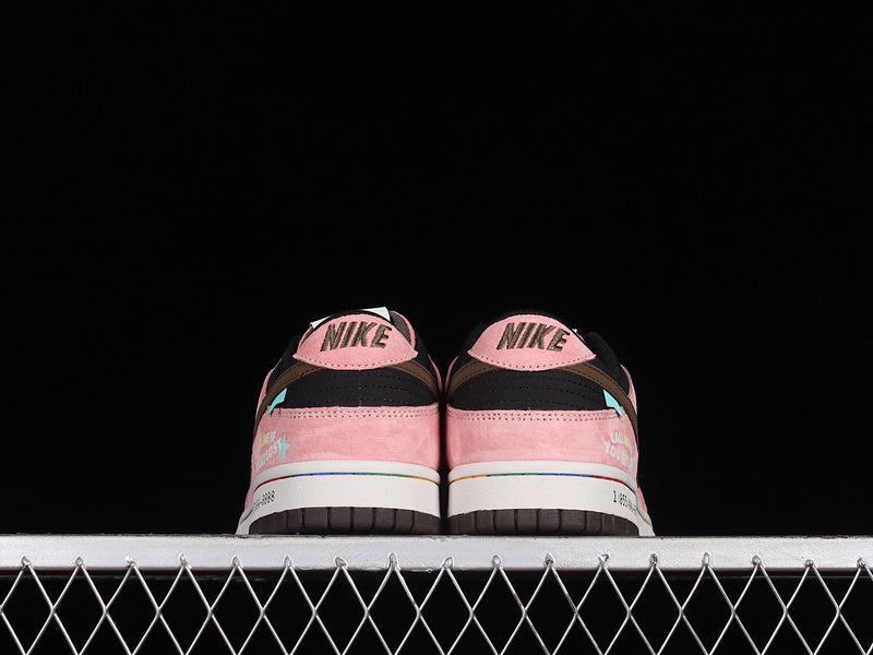 NikeUnisex SB Dunk Low - Pink/Brown