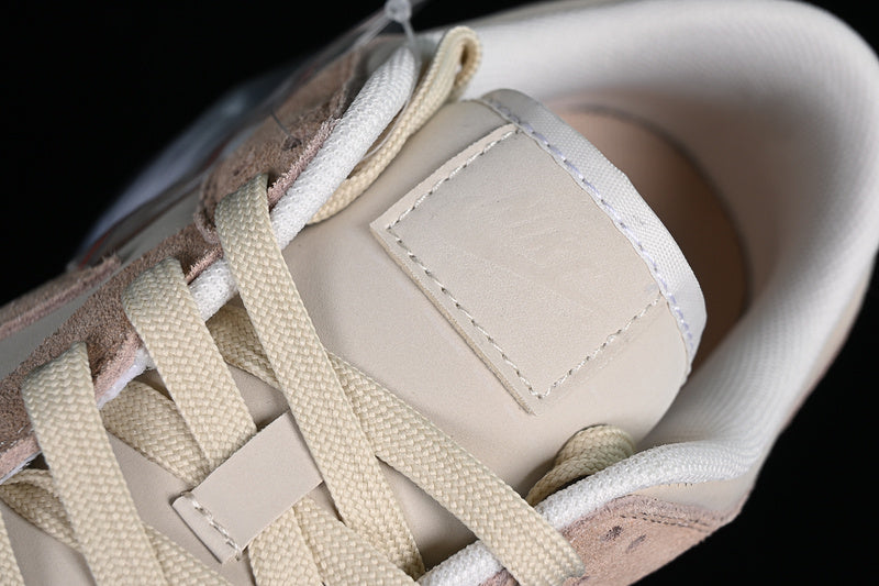 NikeWMNS SB Dunk Low - Sanddrift