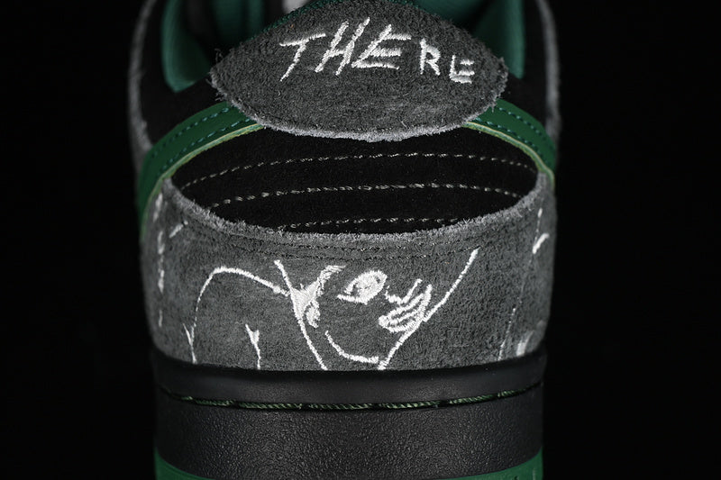 NikeUnisex SB Dunk Low x There SkateBoards - Gorge Green
